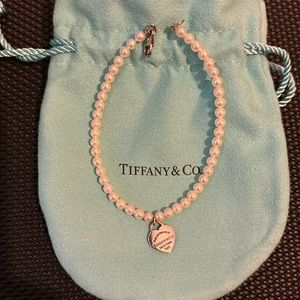 Tiffany & Co. Return to Tiffany silver heart + mini pearl bracelet and pouch